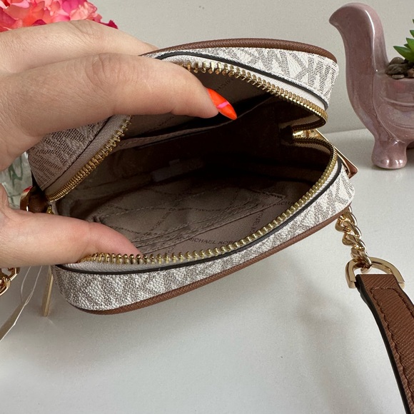 Michael Kors Signature Jet Set Travel Chain Crossbody Vanilla - Picture 6 of 6